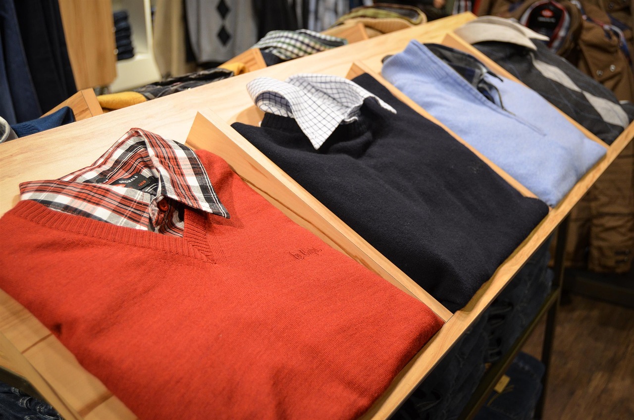 Qual a diferença entre camisa social tradicional e slim fit